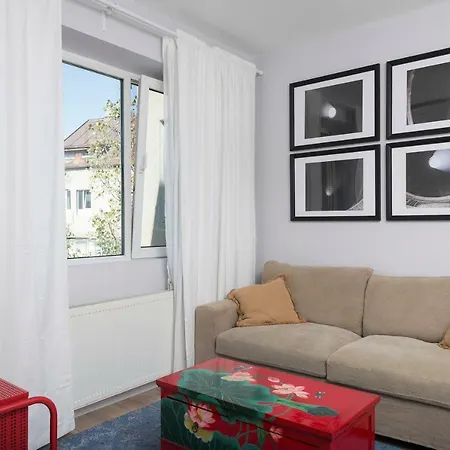 City Center Luxury & Cozy Refurbished Апартаменты *